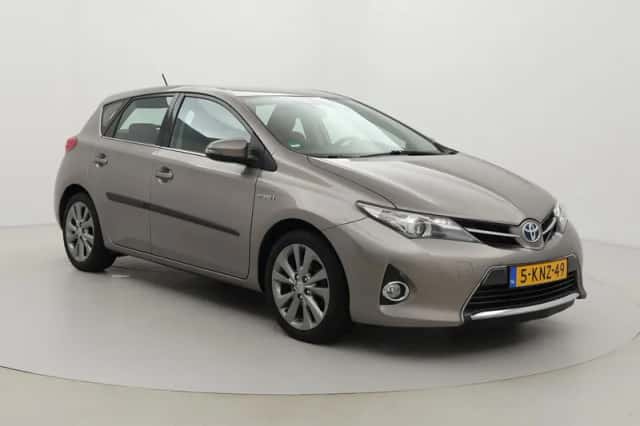 Toyota Auris (2013) thumbnail 1
