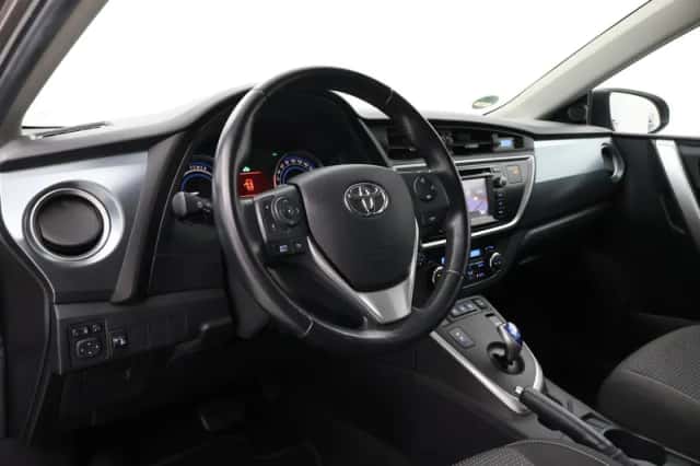 Toyota Auris (2013) thumbnail 2