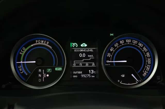 Toyota Auris (2013) thumbnail 3