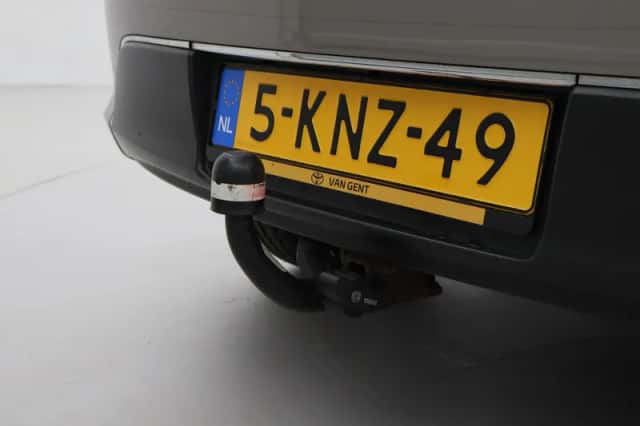 Toyota Auris (2013) thumbnail 5