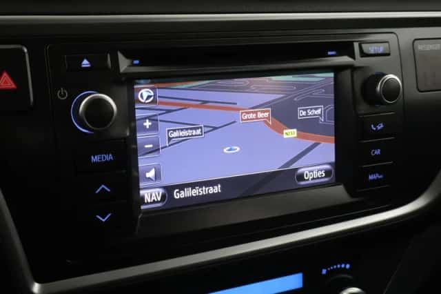 Toyota Auris (2013) thumbnail 6