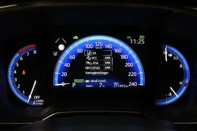 Toyota Corolla (2021) thumbnail 3