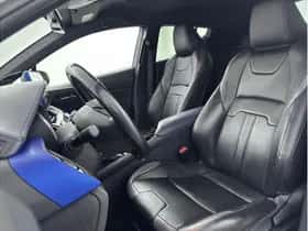 Toyota C-HR (2017) thumbnail 13