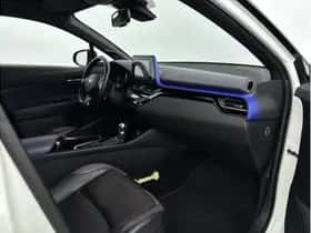 Toyota C-HR (2017) thumbnail 22