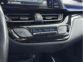 Toyota C-HR (2017) thumbnail 23
