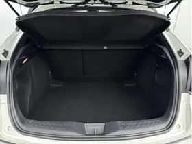 Toyota C-HR (2017) thumbnail 26