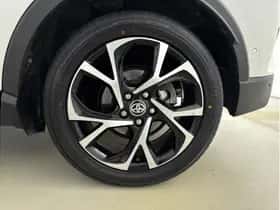 Toyota C-HR (2017) thumbnail 8
