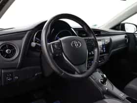 Toyota Auris (2016) thumbnail 2