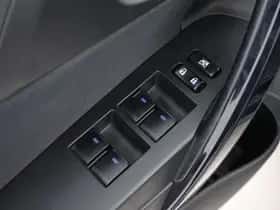 Toyota Auris (2016) thumbnail 22
