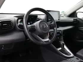 Toyota Yaris (2021) thumbnail 2