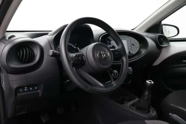 Toyota Aygo X (2022) thumbnail 2