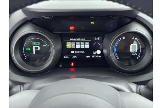 Toyota Yaris (2022) thumbnail 3