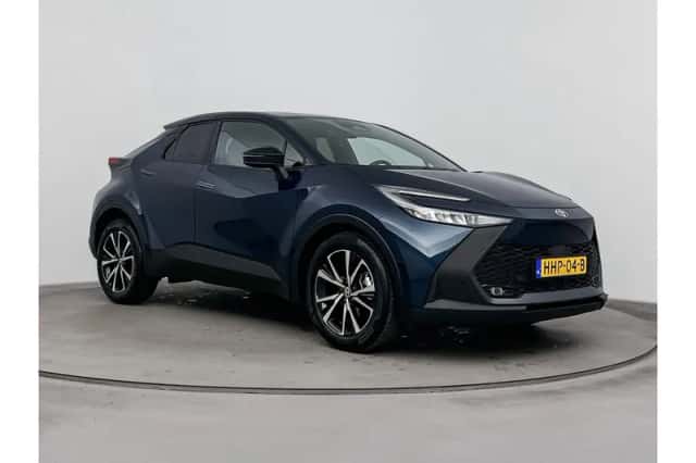 Toyota C-HR (2025) thumbnail 1