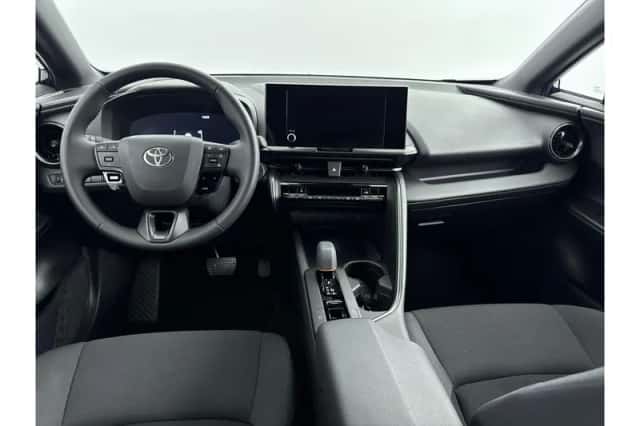 Toyota C-HR (2025) thumbnail 2