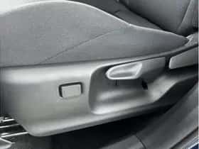 Toyota C-HR (2025) thumbnail 13