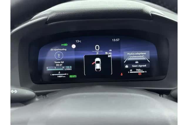 Toyota C-HR (2025) thumbnail 3