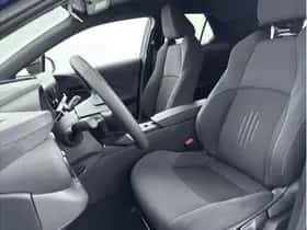 Toyota C-HR (2025) thumbnail 6