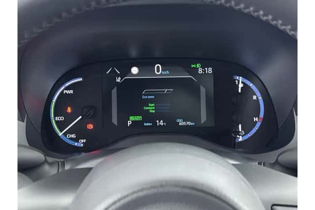 Toyota Yaris Cross (2022) thumbnail 3