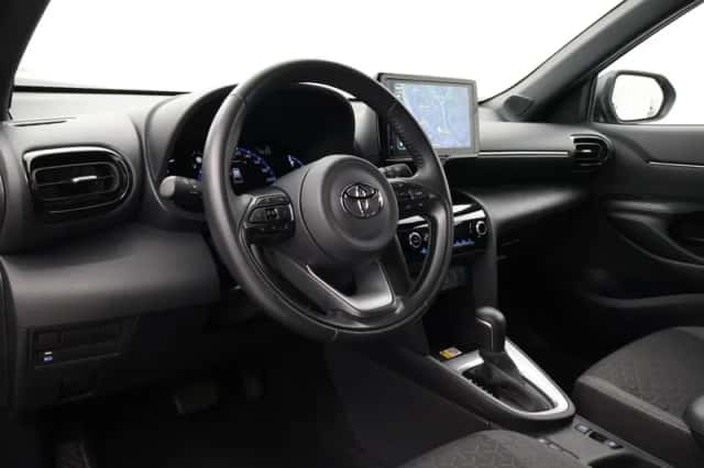Toyota Yaris Cross (2022) thumbnail 2