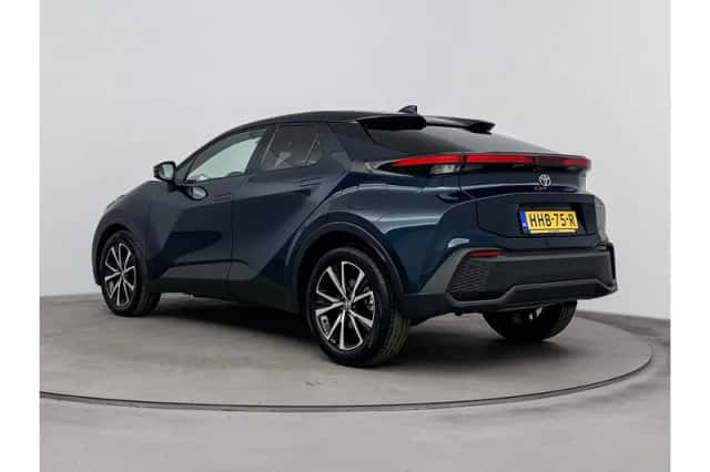 Toyota C-HR (2025) thumbnail 4