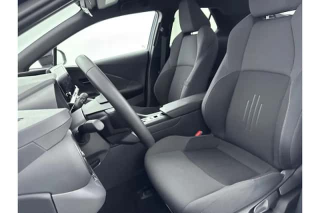 Toyota C-HR (2025) thumbnail 6
