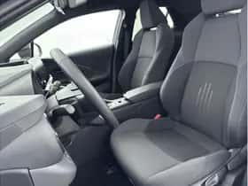 Toyota C-HR (2025) thumbnail 6