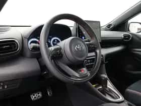 Toyota Yaris (2025) thumbnail 2