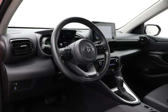 Toyota Yaris (2023) thumbnail 2