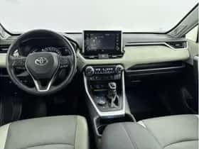Toyota RAV4 (2022) thumbnail 2