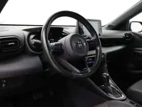 Toyota Yaris (2022) thumbnail 2