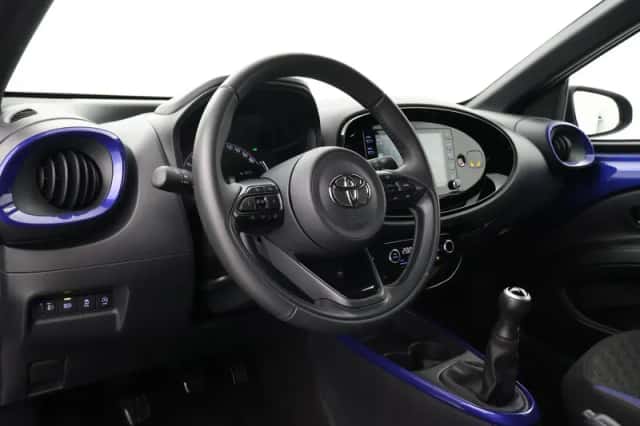 Toyota Aygo X (2022) thumbnail 2