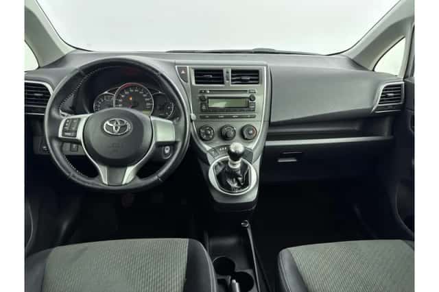Toyota Verso-S (2013) thumbnail 2