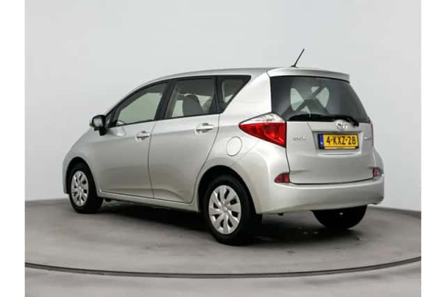 Toyota Verso-S (2013) thumbnail 4