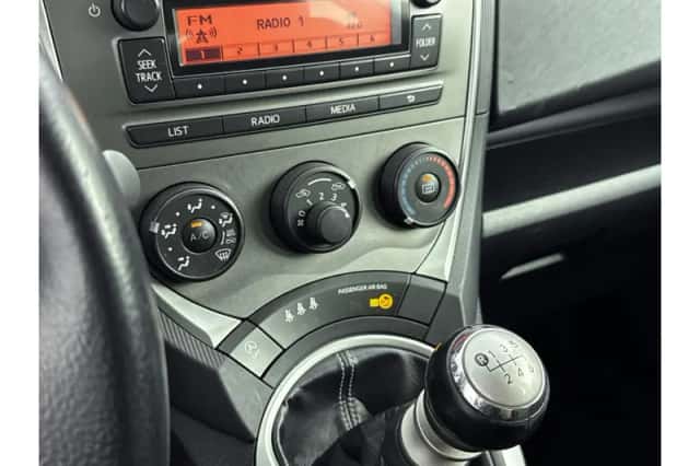 Toyota Verso-S (2013) thumbnail 5