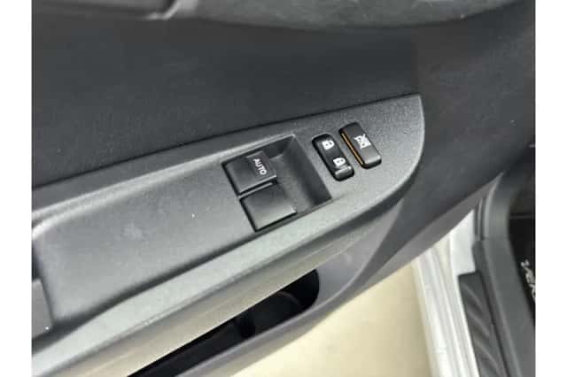 Toyota Verso-S (2013) thumbnail 6