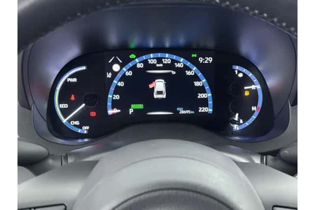 Toyota Yaris Cross (2022) thumbnail 3