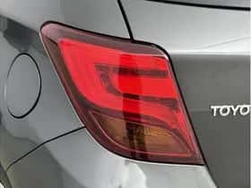 Toyota Yaris (2015) thumbnail 11