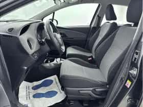 Toyota Yaris (2015) thumbnail 18
