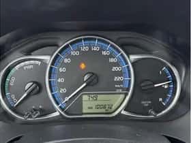 Toyota Yaris (2015) thumbnail 3