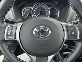 Toyota Yaris (2015) thumbnail 22
