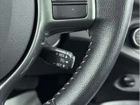 Toyota Yaris (2015) thumbnail 7