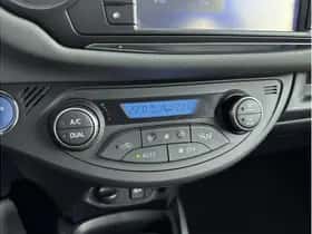 Toyota Yaris (2015) thumbnail 8