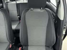 Toyota Yaris (2015) thumbnail 9