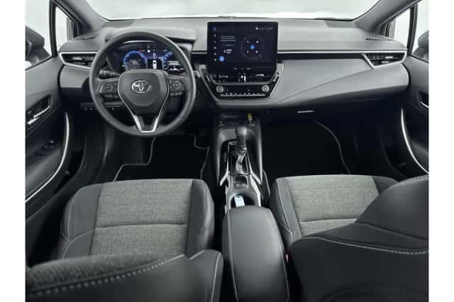 Toyota Corolla (2025) thumbnail 2