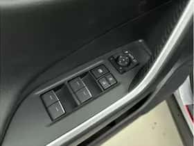 Toyota RAV4 (2024) thumbnail 18