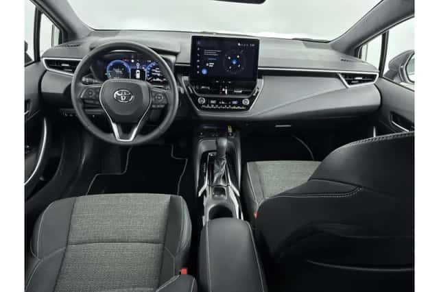 Toyota Corolla (2025) thumbnail 2