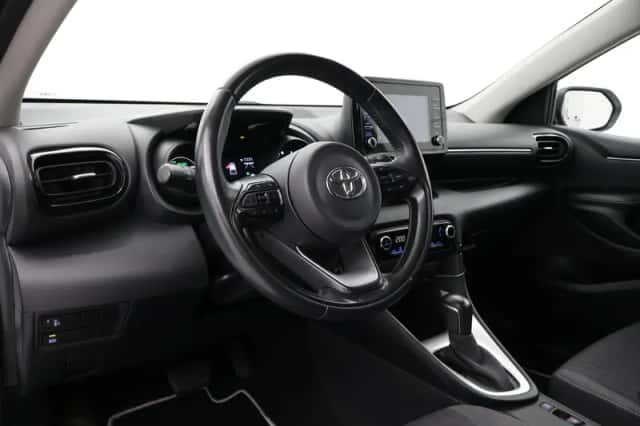 Toyota Yaris (2021) thumbnail 2