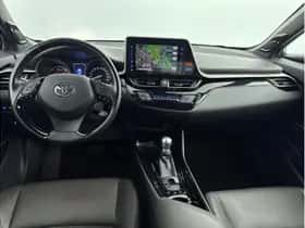 Toyota C-HR (2017) thumbnail 2