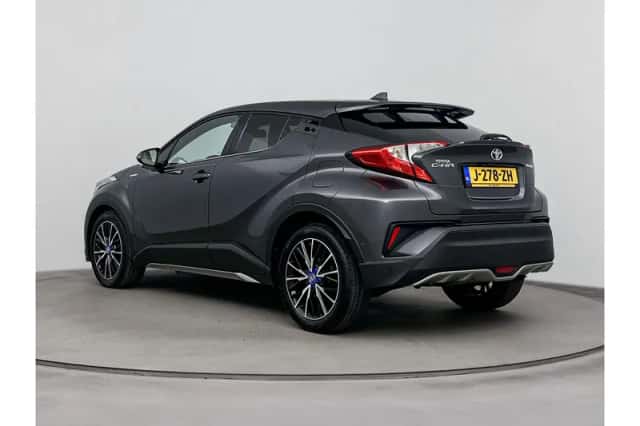 Toyota C-HR (2017) thumbnail 4