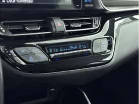 Toyota C-HR (2017) thumbnail 6